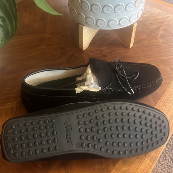 Bass Tobby Suede slip on shoes, size 10 1/2 in black suede - Picture 2 of 4